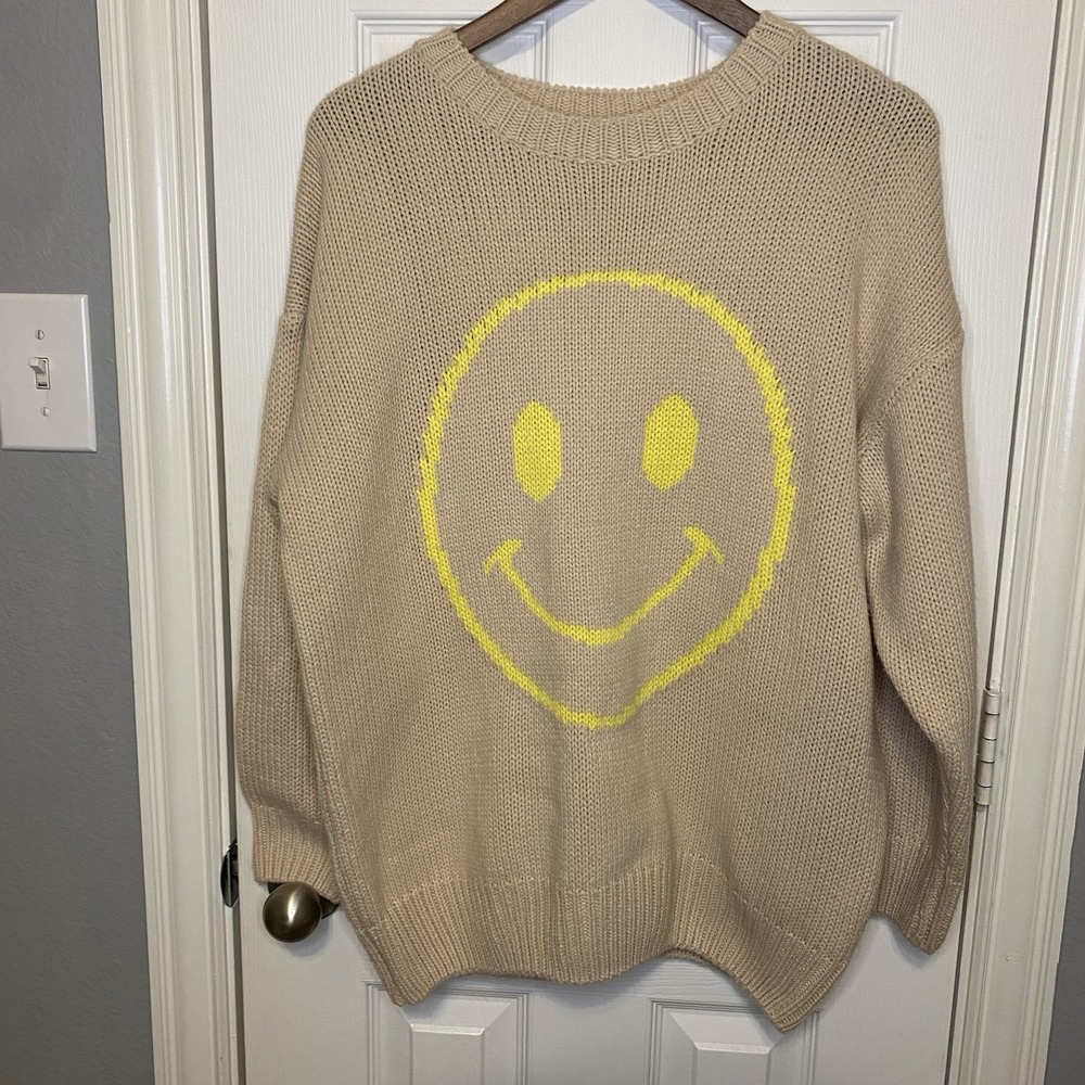 Urban Daizy Sweater Womens Small‎ Medium Happy Face Pullover Oversized Beige Tan